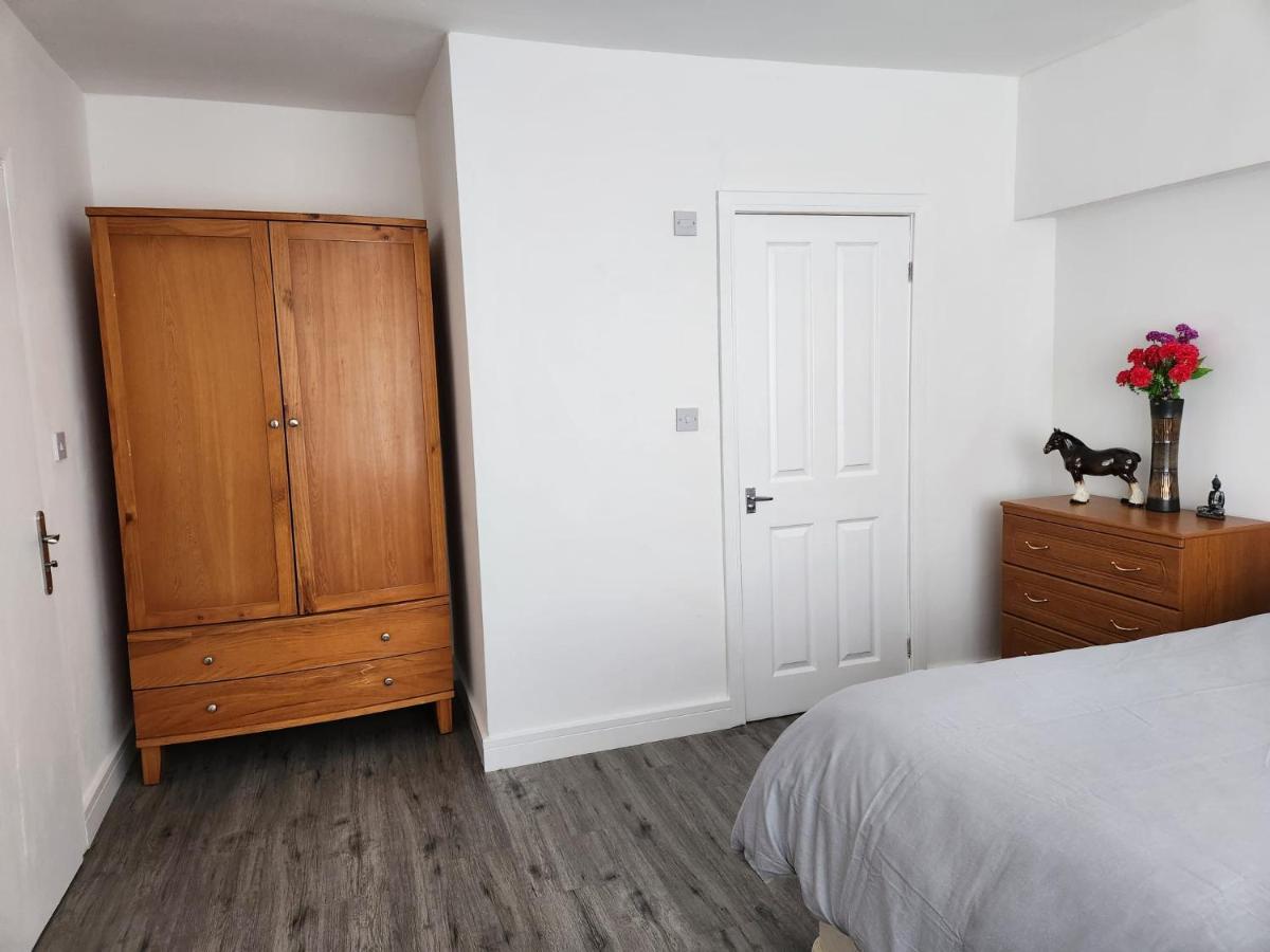 White House Ensuite Double Bedroom Warrington  Exterior photo