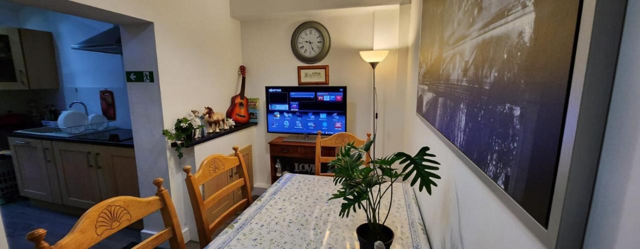 White House Ensuite Double Bedroom Warrington  Exterior photo