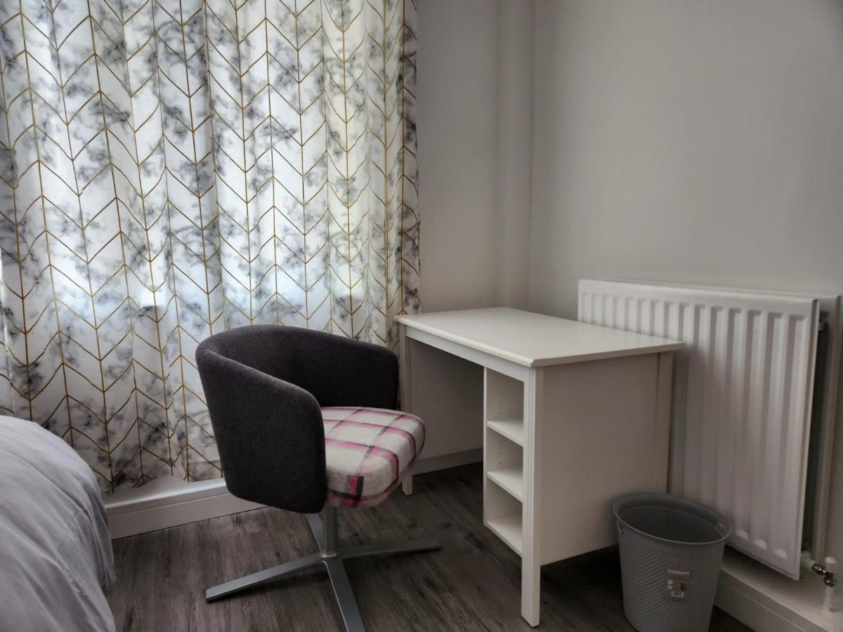 White House Ensuite Double Bedroom Warrington  Exterior photo