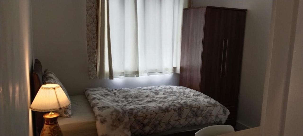 White House Ensuite Double Bedroom Warrington  Exterior photo