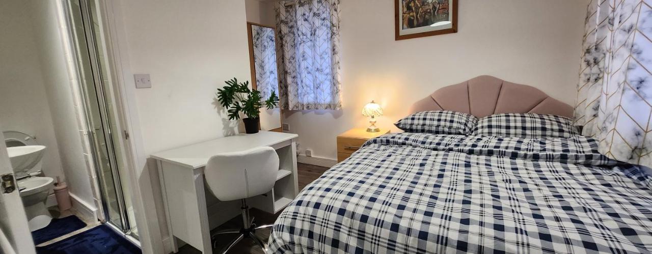 White House Ensuite Double Bedroom Warrington  Exterior photo