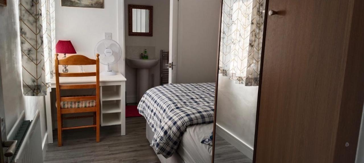 White House Ensuite Double Bedroom Warrington  Exterior photo