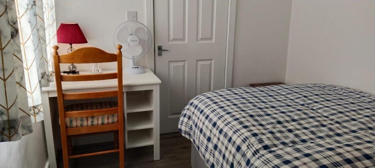 White House Ensuite Double Bedroom Warrington  Exterior photo