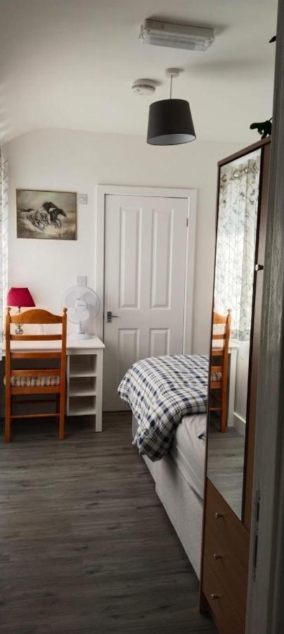 White House Ensuite Double Bedroom Warrington  Exterior photo