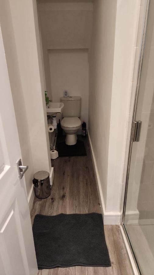 White House Ensuite Double Bedroom Warrington  Exterior photo