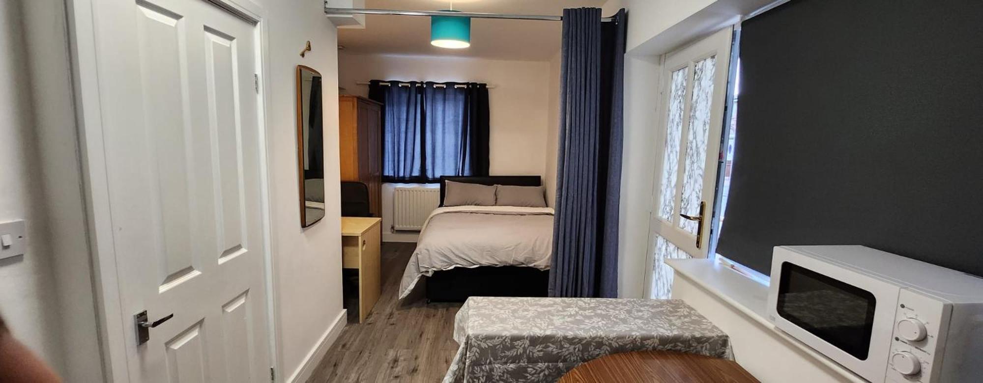 White House Ensuite Double Bedroom Warrington  Exterior photo